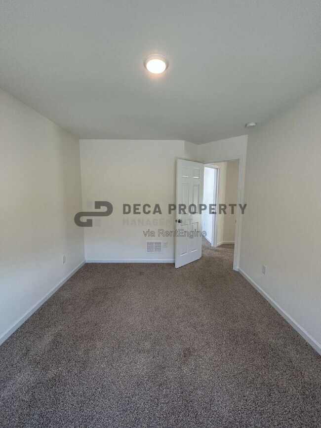 Building Photo - 16732 River Stone Dr