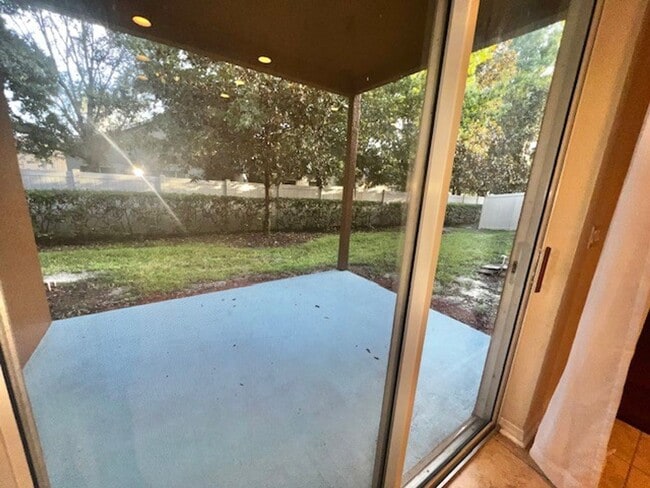 Building Photo - MOVE IN NOW-OVIEDO RENTAL!BEAUTIFUL 3 bd 2.5 bath townhome! 2 CAR ATTACHED GARAGE!FRESH PAINT! Wa...
