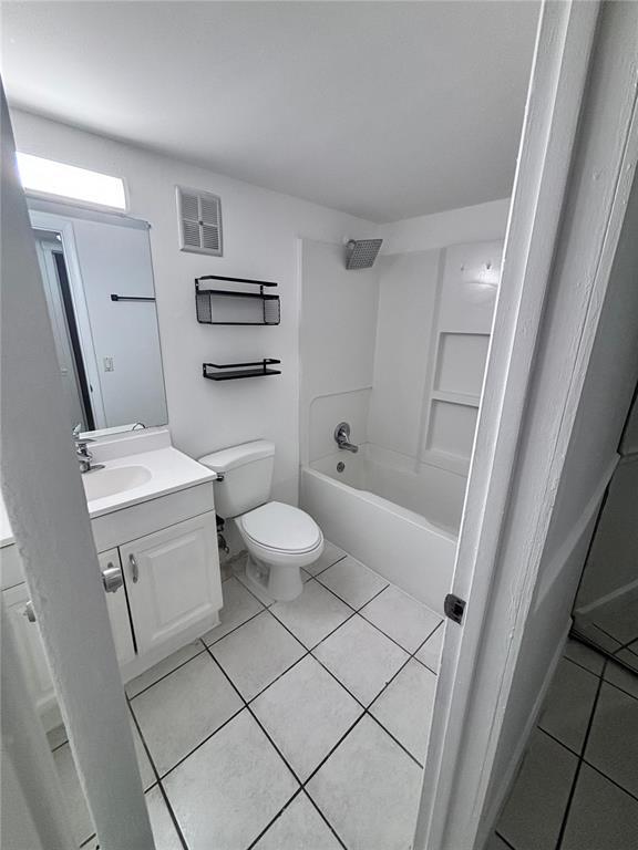 Building Photo - 430 Commodore Dr