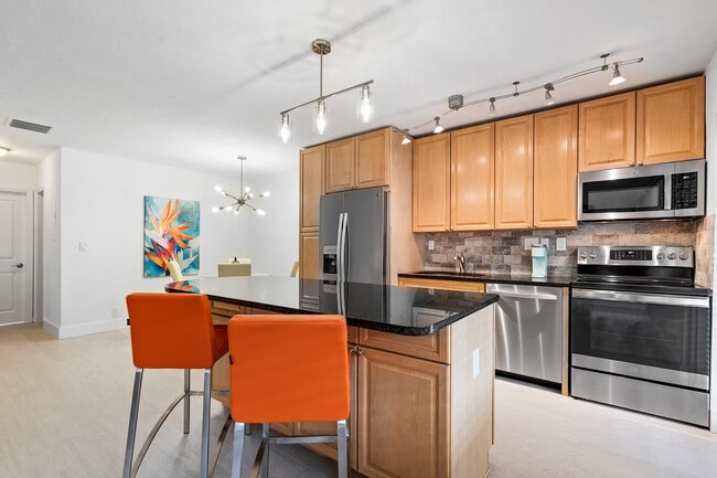 Building Photo - 2881 NE 32nd St