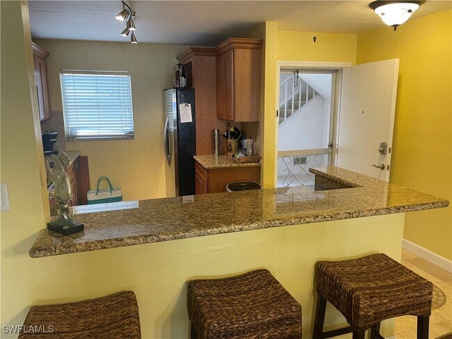 Building Photo - 1730 Sandy Cir