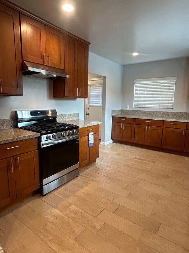 Building Photo - 3133-3135 La Madera Ave