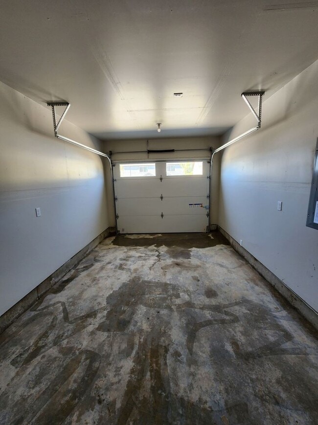 Building Photo - 3 Bedroom 2.5 Bath in Winlock