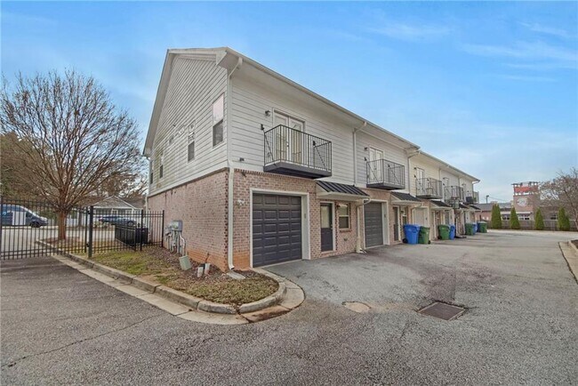 Building Photo - 2042 Bolton Rd NW