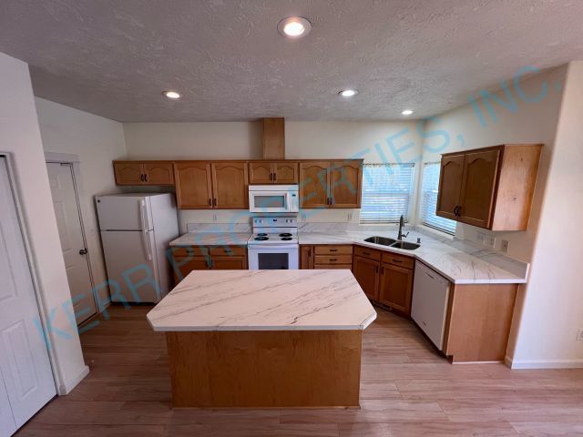 Building Photo - Charming 3-Bed Home with 2.5 Baths & 1558 ...