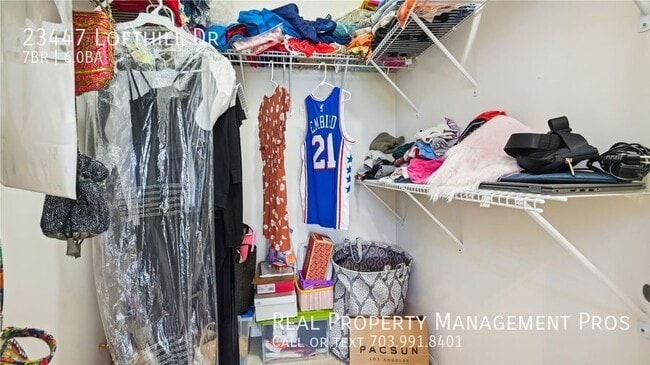 Building Photo - Beautifully Maintained 7 Bedroom 6 Bath Ho...