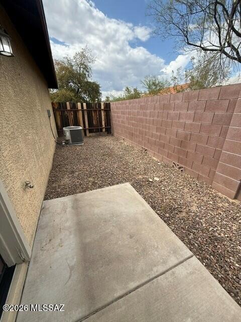 Building Photo - 2501 S Pantano Pkwy
