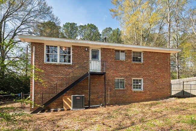 Building Photo - Updated 5BR Home in Morrow with New Carpet and Spacious Yard