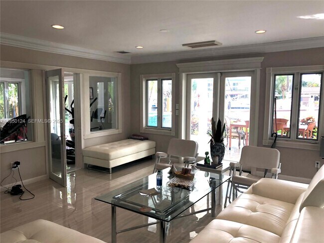 Building Photo - 1524 Argyle Dr