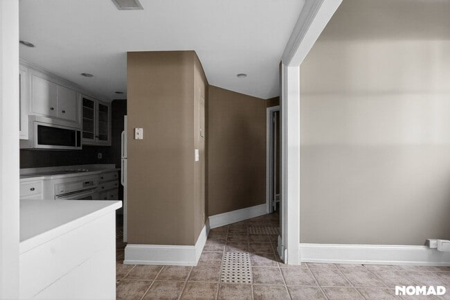 Building Photo - 2068 Walton Wy