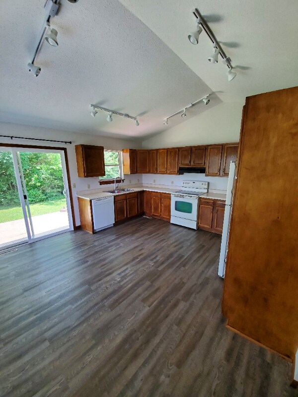 Building Photo - 276 W Pinehurst St