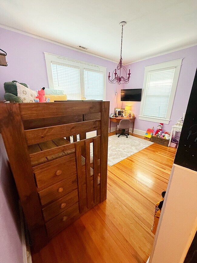 Building Photo - 205 Russell St