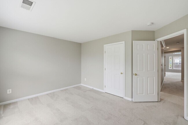 Building Photo - Experience the perfect blend of comfort, style, and functionality in this beautifully designed fo...