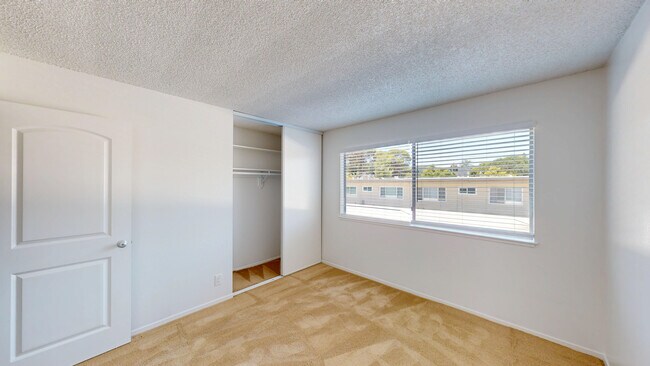 Building Photo - 827 Las Gallinas Ave