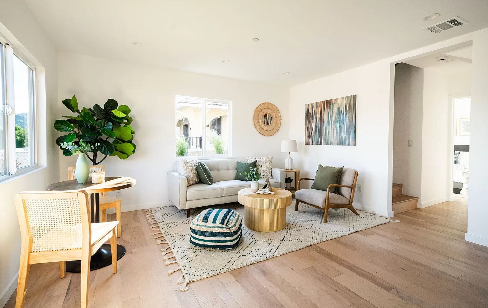 Building Photo - 2681 Roseview Ave