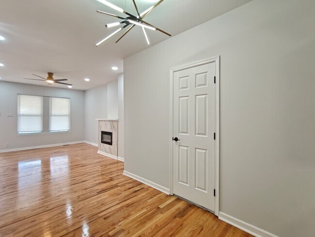 Building Photo - 344 N Redfield St