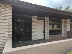 Building Photo - Centrally Located 1 Bedroom + Loft Townhom...