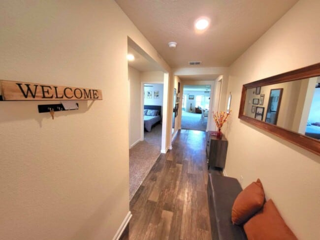 Building Photo - 3 Pinnacle Pl