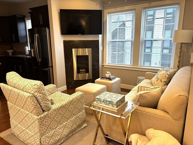 Building Photo - 177 E St