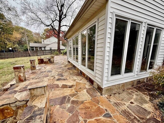 Building Photo - 1881 Akerswood Cove