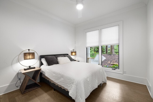 Building Photo - 306 Pinecrest Rd NE