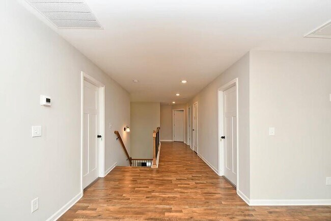 Building Photo - 208 Arrowwood Dr