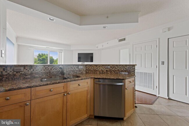 Building Photo - 3101 N Hampton Dr