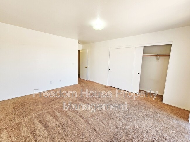 Building Photo - 2341 E Calvada Blvd