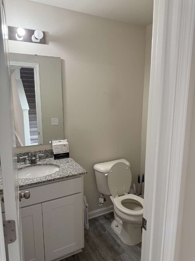 Building Photo - Charming 3-Bed Oasis with 2.5 Baths in Bea...