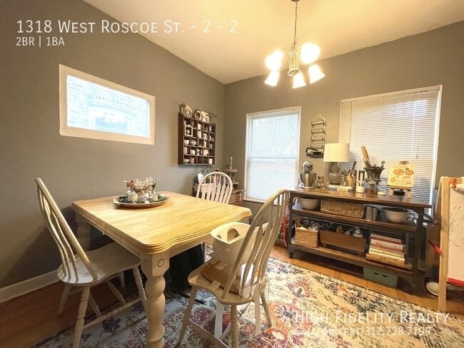 Building Photo - 1318 W Roscoe St