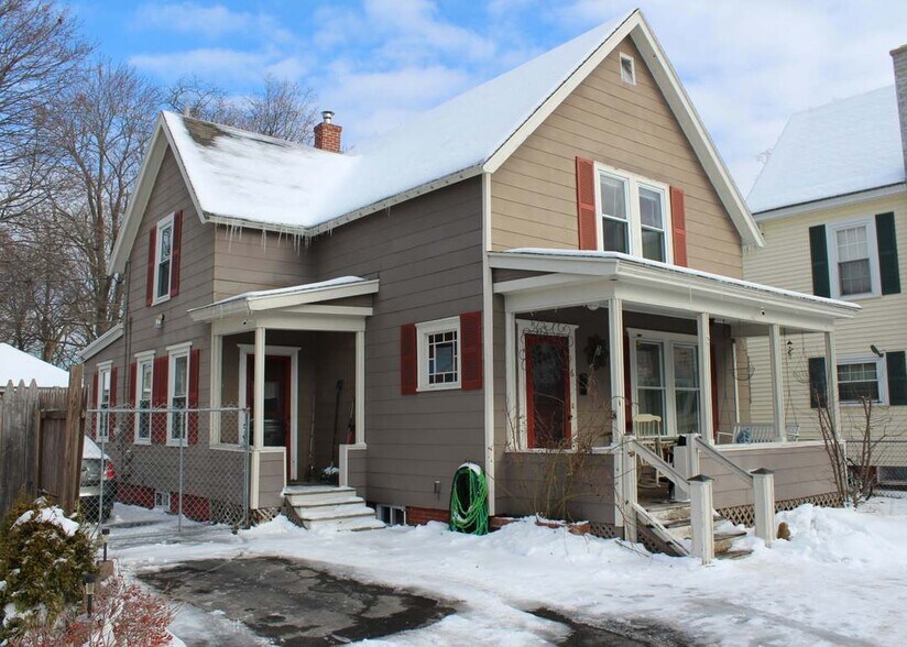 Primary Photo - 6 Mousam Ct