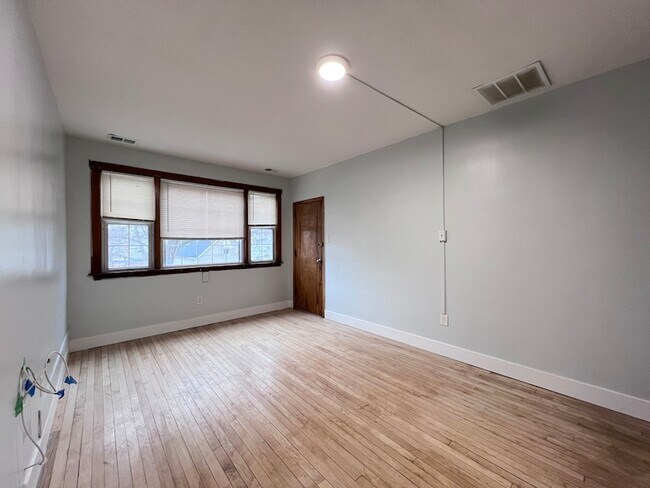 Building Photo - 5217 S Hermitage Ave