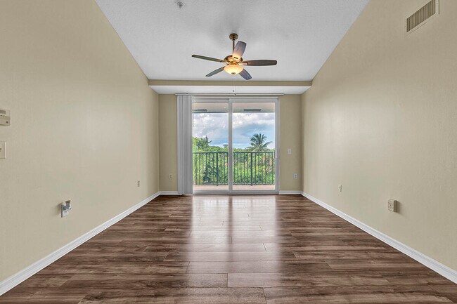 Building Photo - 521 Villa Cir