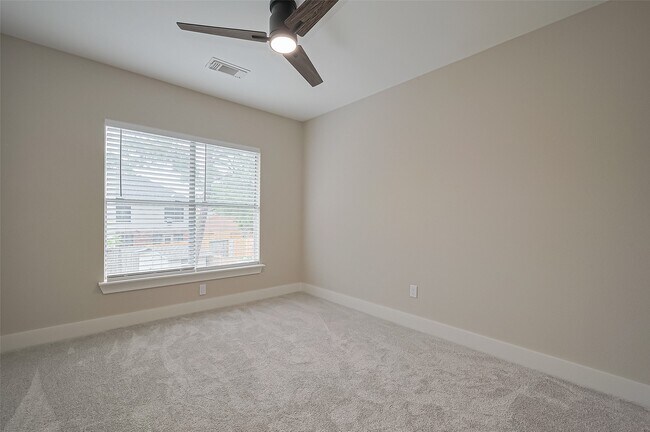 Building Photo - 5615 Haven Point Dr