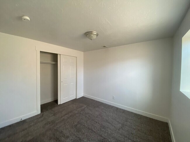 Building Photo - Take a Look at This 4 Bedroom 2 Bathroom Home in West Jordan UT!!