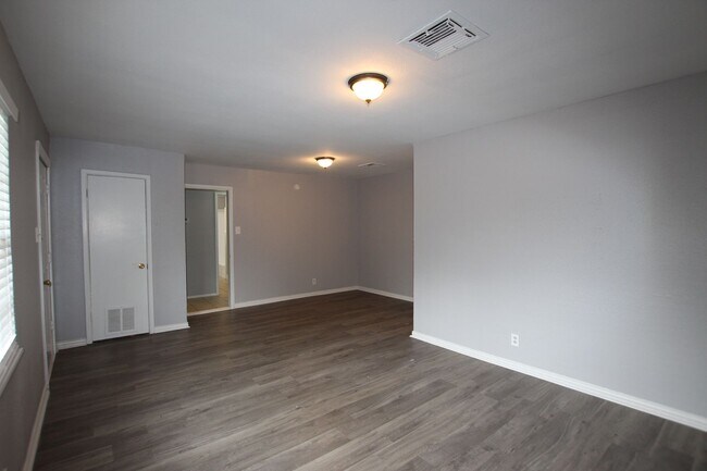 Building Photo - 2327 Plume Dr