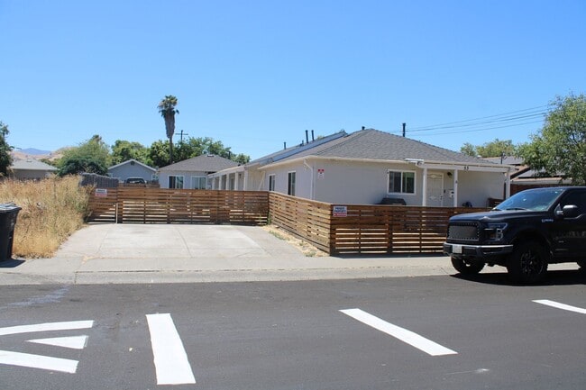 Building Photo - 53 Alturas Ave
