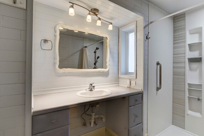 Building Photo - Charming Upper-Level Home with Water View – Walk to Downtown Coupeville