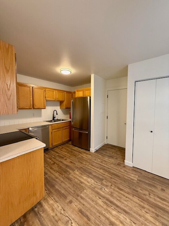 Building Photo - 1290 NW Knoxville Blvd