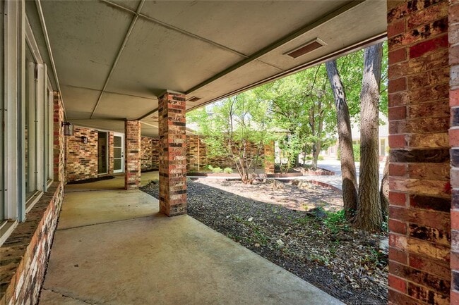 Building Photo - 6325 Glenbrook Ct