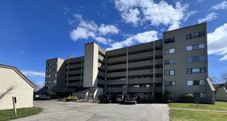 Midrise Condo on 2nd floor - 85 Viscount Dr