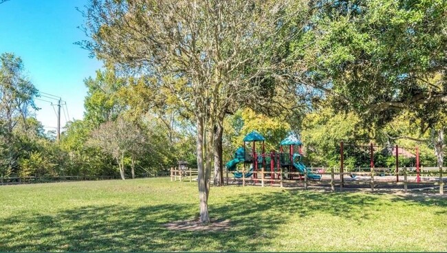 Building Photo - 8003 Woodway Dr