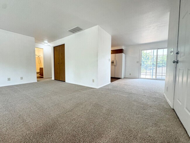 Building Photo - 2bd/1b Apartment, Boise Bench-Close to Eve...
