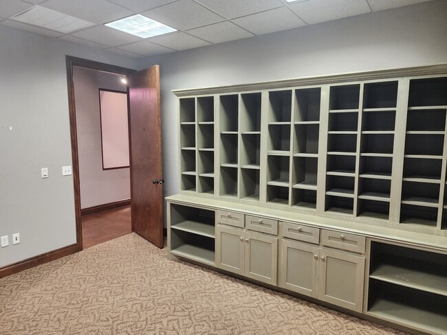 Building Photo - 6015 NW 120th Ct