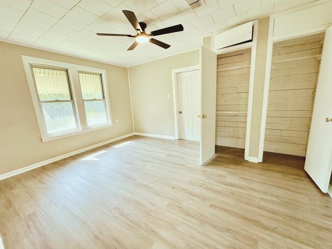 Building Photo - 1016 Sulphur Springs Rd