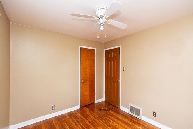 Building Photo - Charming & Spacious Home in Bellefontaine Neighbors – Move-In Ready!