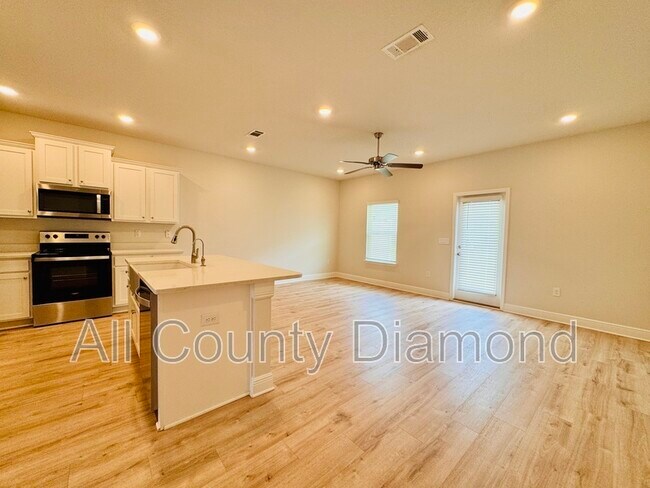 Building Photo - 10 Renea Cv