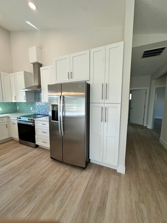 Building Photo - 1A A St