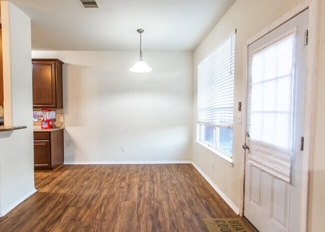Building Photo - 1107 Arum Rd
