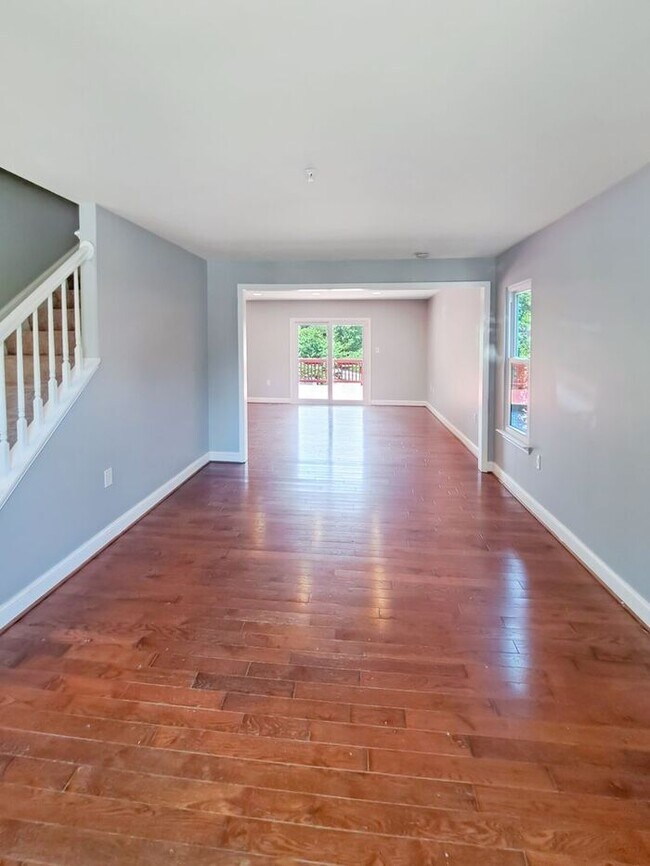 Building Photo - Amazing 4 Bedroom, 4 Bath SFH Corner Lot, ...